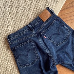 LEVI’S PREMIUM DENIM Wedgie High Waisted Ankle Jeans